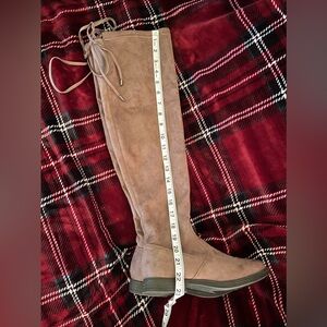 NEW!! Zip up boots with adjustable metallic string 😻💜